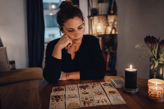 Lenormand Kartenlegung zur Frage Was denkt er gerade über mich